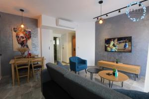 Ruang duduk di Shani House of Style