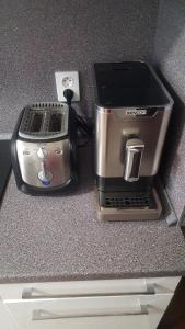 Příslušenství pro přípravu čaje a kávy v ubytování Apartmán 85