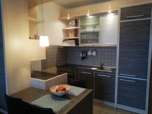 Кухня или кухненски бокс в Apartman Breza