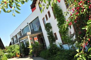 an exterior view of a building with plants at ...mein Graml in Bad Füssing