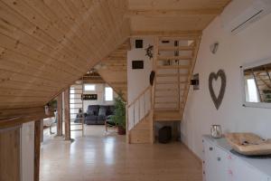 Fotografie z fotogalerie ubytování art-house 3 attic apartment with terrace v destinaci Děčín