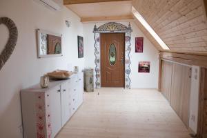 Fotografie z fotogalerie ubytování art-house 3 attic apartment with terrace v destinaci Děčín