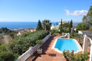 Bazén v ubytování Villa Tranquila - Costa del Sol - Great Seaview - Priv Pool - 3 bed nebo v jeho okolí