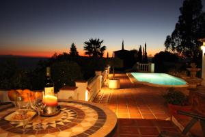 Bazén v ubytování Villa Tranquila - Costa del Sol - Great Seaview - Priv Pool - 3 bed nebo v jeho okolí