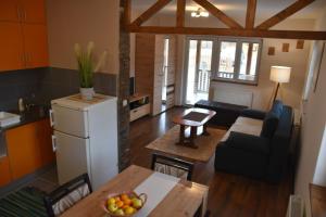 A kitchen or kitchenette at Apartmani Petar