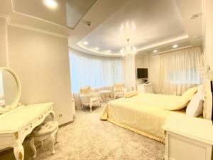 Postel nebo postele na pokoji v ubytování Sofievsky Posad Hotel