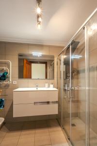 a bathroom with a sink and a shower at Ocean Breeze in Caniço