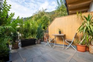 A garden outside Appartments zum Beck