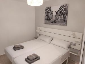 A bed or beds in a room at Apartamentos Sarah