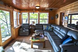 Χώρος καθιστικού στο Main Cabin - STARRY NIGHTS cabin