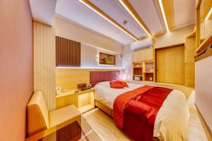 Postel nebo postele na pokoji v ubytování HOTEL Lotus Shibuya (Adult Only)