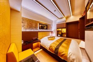 Postel nebo postele na pokoji v ubytování HOTEL Lotus Shibuya (Adult Only)