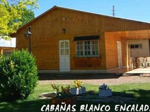 El edificio en el que está el chalet de montaña