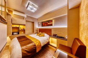 Postel nebo postele na pokoji v ubytování HOTEL Lotus Shibuya (Adult Only)