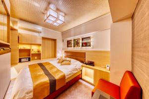 Postel nebo postele na pokoji v ubytování HOTEL Lotus Shibuya (Adult Only)