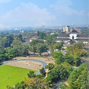 Vista generica su Bandung o vista sulla città dall'interno dell'hotel