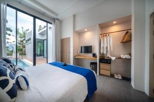 Televiisor ja/või meelelahutuskeskus majutusasutuses Aleenta Hua Hin - Pranburi - The Small Luxury Hotels of the World