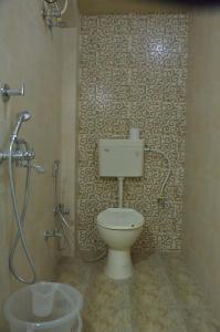 Aura B&B - The Haveli Homestay的一间浴室