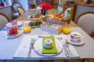 Jedlo v ubytovaní bed & breakfast alebo blízkom okolí