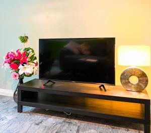 En tv och/eller ett underhållningssystem på Highlight Suite Donaustadt