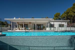 basen przed domem w obiekcie Alidreams Carmen Beach Apartamentos w mieście El Campello