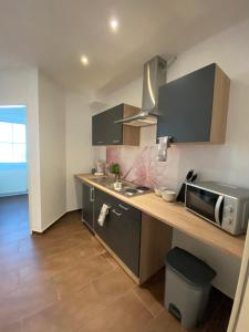 A kitchen or kitchenette at Bed & Rooms, Wörgl
