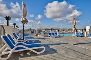 Bazén v ubytování Hotel Santana nebo v jeho okolí