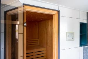 莱茵河畔阿尔芬Aangenaam op de Rijn, woonboot, inclusief privé sauna的相册照片