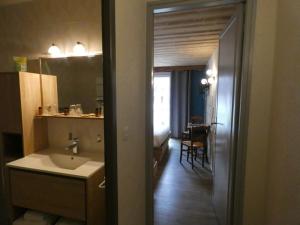 Fotografie z fotogalerie ubytování Hôtel Du Midi v destinaci Thones