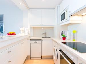 Apartment PORT GRAN by Interhomeにあるキッチンまたは簡易キッチン