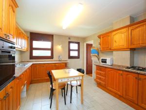 Kuchyň nebo kuchyňský kout v ubytování Apartment Las Alondras-1 by Interhome