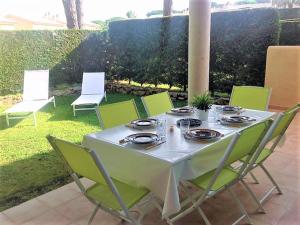 Vonkajšia záhrada v ubytovaní Holiday Home Michele by Interhome