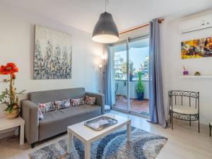 A seating area at Apartment Symar by Interhome