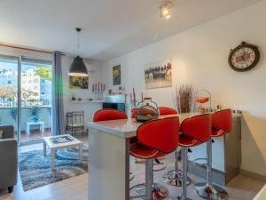A television and/or entertainment centre at Apartment Symar by Interhome