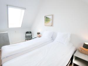 Cama ou camas em um quarto em Holiday Home Oesterdam Resort-13