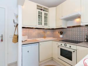 Kuhinja oz. manjša kuhinja v nastanitvi Holiday Home Casas Blancas-1 by Interhome