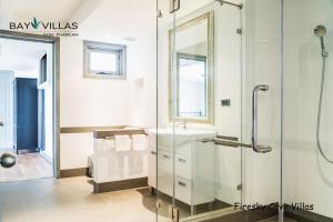 Ein Badezimmer in der Unterkunft Bay Villas Koh Phangan