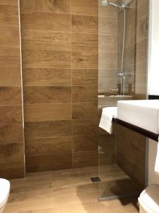 Koupelna v ubytování Epsilon Alcañiz Hotel + 26 fotografií