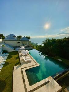 Kolam renang di atau di dekat Volcano Terrace Bali