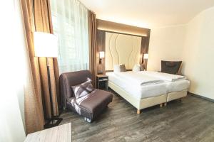 Un pat sau paturi într-o cameră la Best Western Hotel Schmoeker-Hof