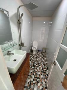 Phòng tắm tại Hoang Anh Hotel