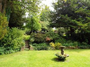 A garden outside Old Vicarage B&B 