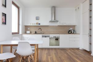 Kuchyňa alebo kuchynka v ubytovaní Royal Wilanów Stylish Apartment + 27 fotografií