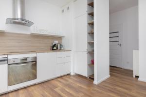 Kuchyňa alebo kuchynka v ubytovaní Royal Wilanów Stylish Apartment
