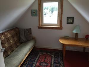 Un lugar para sentarse en Beautiful Highland 1-Bed Cottage