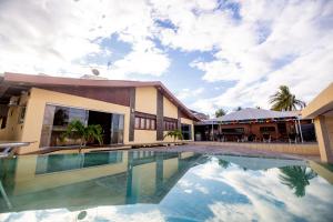 a swimming pool in front of a building at Viana Palace Hotel in Juazeiro do Norte