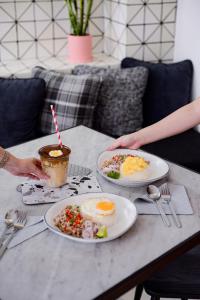 a table with two plates of food on it at White Ivory Bed And Breakfast in Bangkok