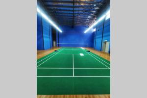 Comodidades para jogar ténis e squash em Symphony Tower Studio #9 with balcony ou nas proximidades