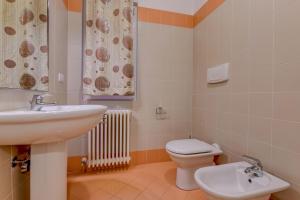 A bathroom at Colleincanto Appartamento Lina
