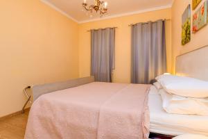 A bed or beds in a room at Colleincanto Appartamento Lina